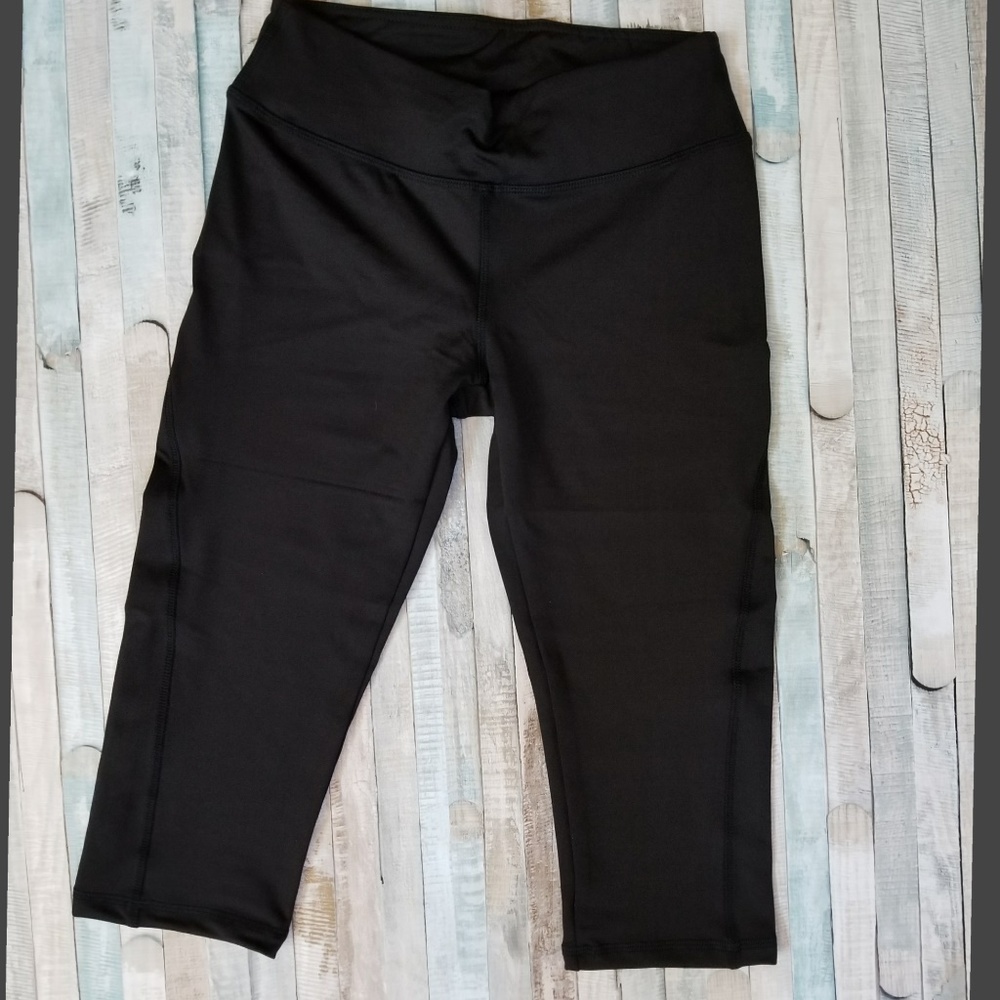 Black Athletic Capri Leggings - Picture 3 of 3
